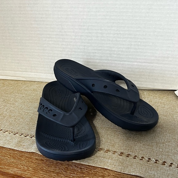 Like new Women Crocs Blue Flip Flops - Picture 1 of 7